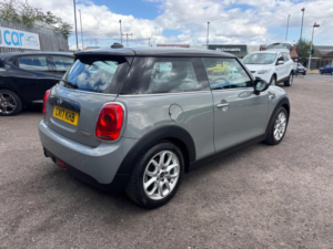 2017 MINI Hatch 1.5 Cooper Euro 6 (s/s) 3dr in Grey — image 5