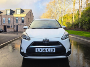 2016 Toyota Sienta in Other — image 2