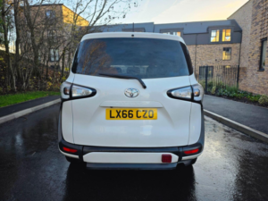 2016 Toyota Sienta in Other — image 5