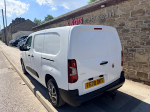 2021 Vauxhall Combo 1.5 Turbo D 2300 Edition Crew Van L2 Euro 6 (s/s) 4dr in White — image 2