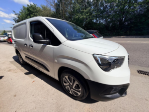 2021 Vauxhall Combo 1.5 Turbo D 2300 Edition Crew Van L2 Euro 6 (s/s) 4dr in White — image 3
