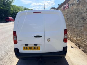 2021 Vauxhall Combo 1.5 Turbo D 2300 Edition Crew Van L2 Euro 6 (s/s) 4dr in White — image 6