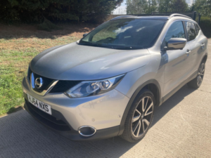 2014 Nissan Qashqai 1.6 Dci Tekna SUV 5dr Diesel Manual 4WD Euro 5 (s/s) (130 Ps) in Silver — image 4