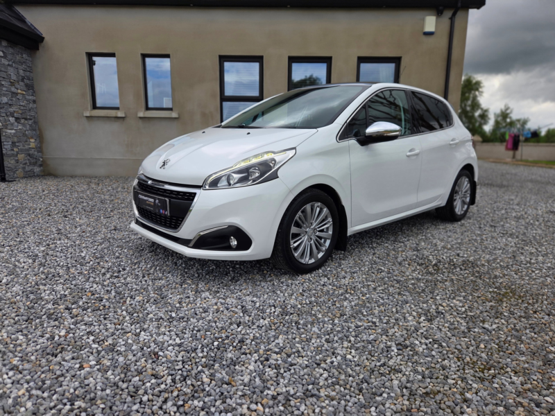 2017 Peugeot 208 1.6 Bluehdi Allure Hatchback 5dr Diesel Manual Euro 6 (s/s) (100 Ps) in White — image 1