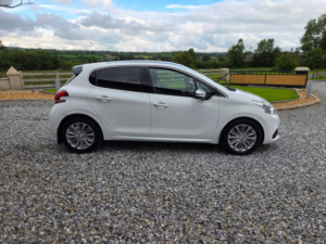 2017 Peugeot 208 1.6 Bluehdi Allure Hatchback 5dr Diesel Manual Euro 6 (s/s) (100 Ps) in White — image 3