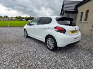 2017 Peugeot 208 1.6 Bluehdi Allure Hatchback 5dr Diesel Manual Euro 6 (s/s) (100 Ps) in White — image 4