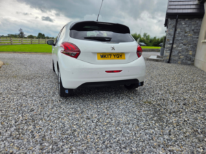 2017 Peugeot 208 1.6 Bluehdi Allure Hatchback 5dr Diesel Manual Euro 6 (s/s) (100 Ps) in White — image 5