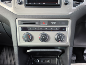 2015 Volkswagen Golf Sv 1.4 Tsi Bluemotion Tech Se MPV 5dr Petrol Manual Euro 6 (s/s) (125 Ps) in Black — image 6