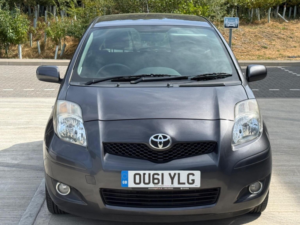 2011 Toyota Yaris 1.33 Dual Vvt-I T Spirit Euro 5 (s/s) 3dr in Grey — image 6