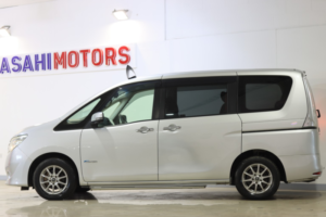 2014 Nissan Serena 2.0 Hybrid - Petrol (s/s) 7str in Silver — image 4