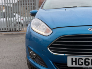 2016 Ford Fiesta 1.2 Fiesta Zetec 5dr in Blue — image 2