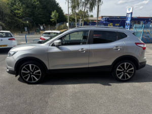 2015 Nissan Qashqai 1.2 Dig-T Tekna in Silver — image 2
