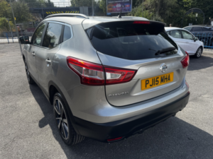2015 Nissan Qashqai 1.2 Dig-T Tekna in Silver — image 3