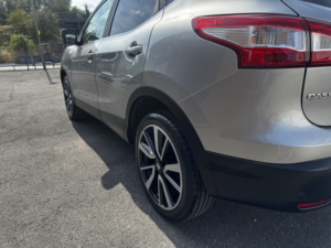 2015 Nissan Qashqai 1.2 Dig-T Tekna in Silver — image 4