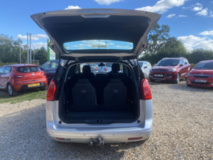 2013 Peugeot 5008 1.6 Hdi Active in Silver — image 2