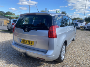 2013 Peugeot 5008 1.6 Hdi Active in Silver — image 3