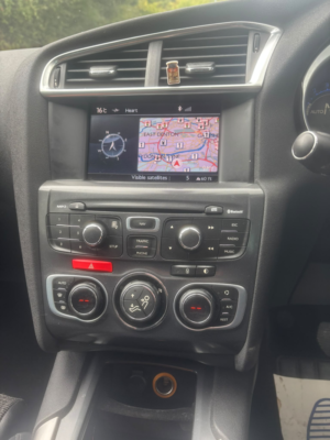 2011 Citroen C4 1.6 E-Hdi Airdream Exclusive Hatchback 5dr Diesel Egs6 Euro 5 (s/s) (110 Ps) in Black — image 6