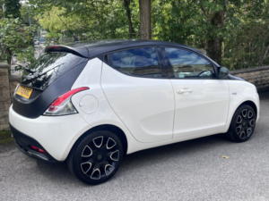 2013 Chrysler Ypsilon 1.2 S-Series Hatchback 5dr Petrol Manual Euro 5 (s/s) (69 Bhp) in White — image 6