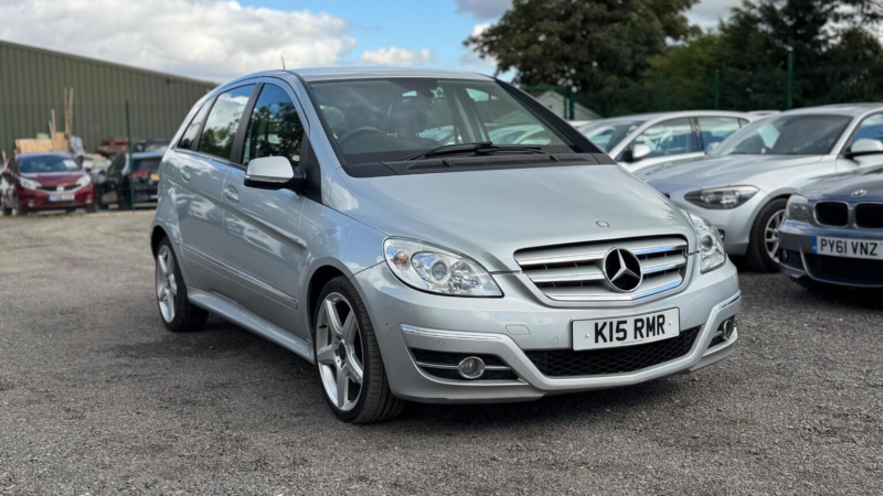 2011 Mercedes-Benz B Class 2.0 B180 Cdi Sport CVT 5dr in Silver — image 1