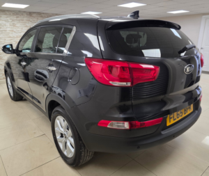 2015 Kia Sportage 1.7 Crdi Ecodynamics Axis Edition SUV 5dr Diesel Manual 2WD Euro 6 (s/s) (114 Bhp) in Black — image 4