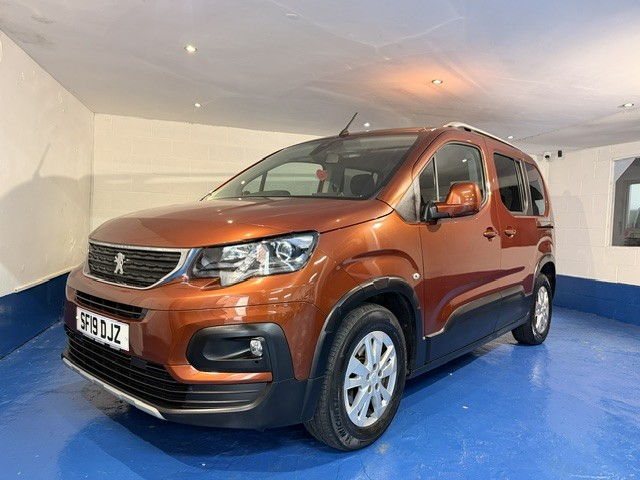 2019 Peugeot Rifter 1.5 Bluehdi Allure in Bronze — image 1