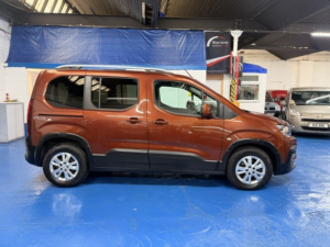 2019 Peugeot Rifter 1.5 Bluehdi Allure in Bronze — image 4