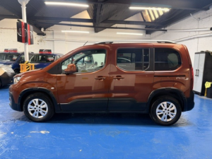 2019 Peugeot Rifter 1.5 Bluehdi Allure in Bronze — image 5
