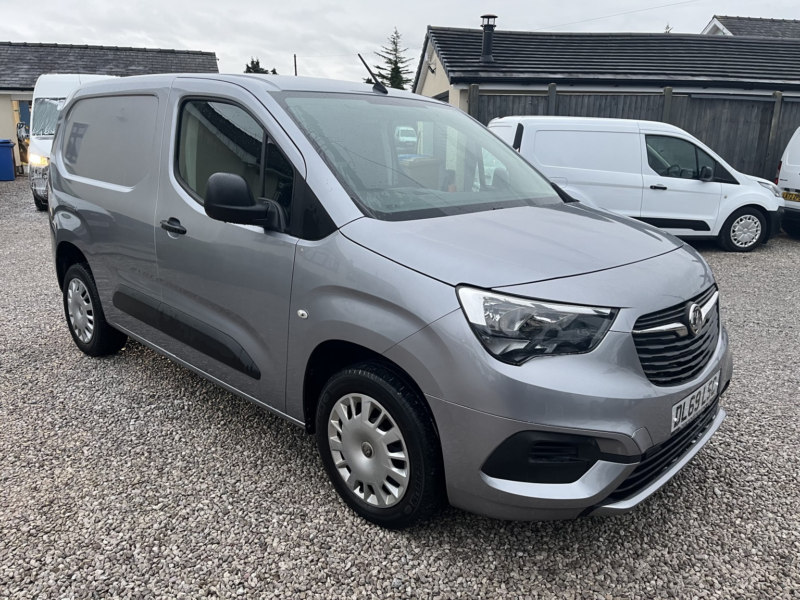 2019 Vauxhall Combo 1.6 Turbo D 2300 Sportive in Grey — image 1