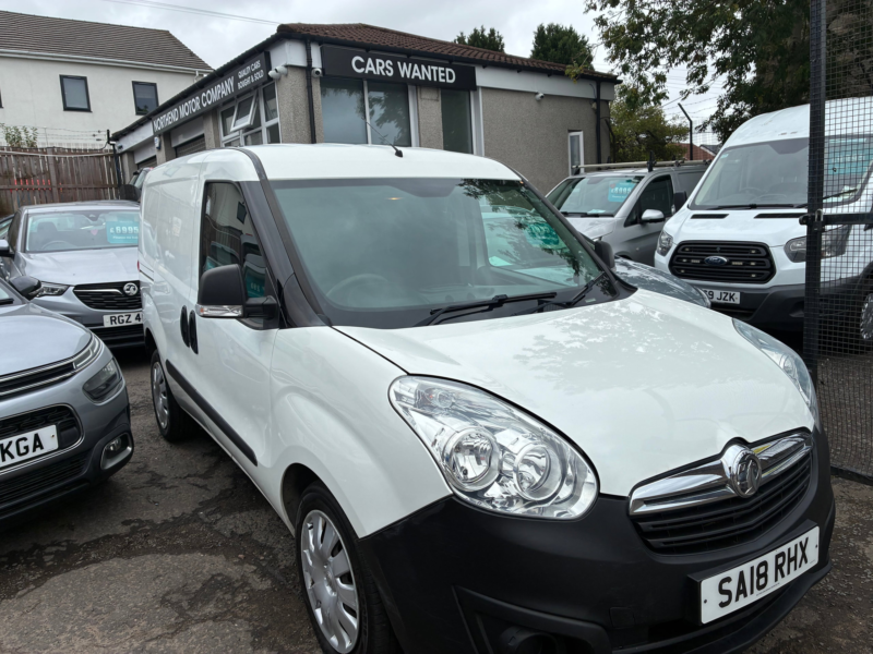 2018 Vauxhall Combo Diesel in White — image 1
