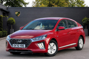 2020 Hyundai Ioniq 1.6 H-Gdi Premium Dct Euro 6 (s/s) 5dr in Red — image 3