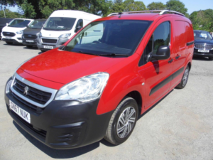 2017 Peugeot Partner 1.6 Vti 676 Se L1 5dr in Red — image 3