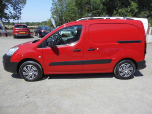 2017 Peugeot Partner 1.6 Vti 676 Se L1 5dr in Red — image 4