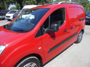 2017 Peugeot Partner 1.6 Vti 676 Se L1 5dr in Red — image 5