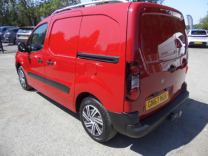 2017 Peugeot Partner 1.6 Vti 676 Se L1 5dr in Red — image 6