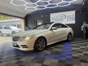 2013 Mercedes-Benz E Class 2.1 E220 Cdi Blueefficiency Sport in White — image 5