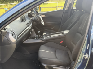 2017 Mazda Mazda3 2.0 Skyactiv-G Se-L Nav in Blue — image 3