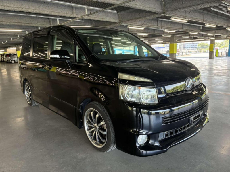2009 Toyota Voxy 2.0 Z 5dr 8 Seats in Black — image 1