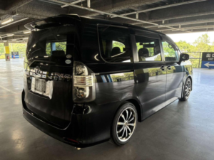 2009 Toyota Voxy 2.0 Z 5dr 8 Seats in Black — image 3