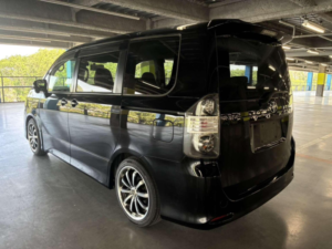 2009 Toyota Voxy 2.0 Z 5dr 8 Seats in Black — image 5