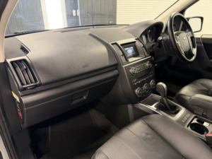 2013 Land Rover Freelander 2 2.2 Sd4 190bhp Gs Auto in Grey — image 4