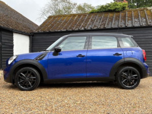 2016 MINI Countryman 2.0 Cooper Sd Auto Euro 5 5dr in Blue — image 5