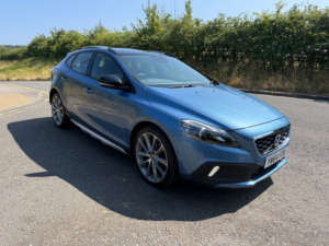 2015 Volvo V40 D4 Cross Country Lux Nav in Blue — image 2