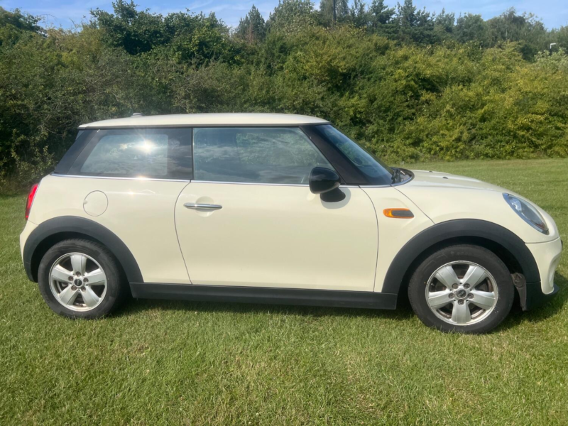 2015 MINI Hatch 1.2 One 3-Door Hatch in White — image 1