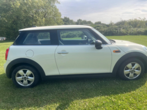 2015 MINI Hatch 1.2 One 3-Door Hatch in White — image 2