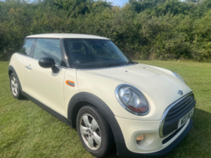 2015 MINI Hatch 1.2 One 3-Door Hatch in White — image 3