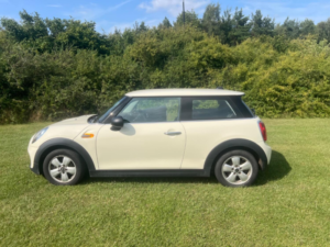 2015 MINI Hatch 1.2 One 3-Door Hatch in White — image 6