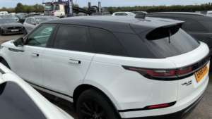 2018 Land Rover Range Rover Velar 2.0 D240 R-Dynamic Se Auto 4WD Euro 6 (s/s) 5dr in White — image 4