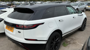 2018 Land Rover Range Rover Velar 2.0 D240 R-Dynamic Se Auto 4WD Euro 6 (s/s) 5dr in White — image 5