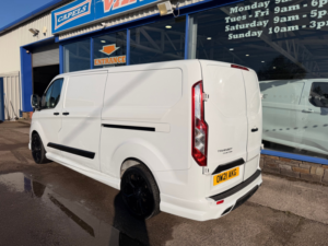 2021 Ford Transit Custom 2.0 300 Ecoblue Leader Panel Van 5dr Diesel Manual L2 H1 Euro 6 130 Ps in White — image 4
