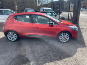 2016 Renault Clio 1.5 Dci Dynamique S Nav Hatchback 5dr Diesel Manual Euro 6 (s/s) (90 Ps) in Red — image 3
